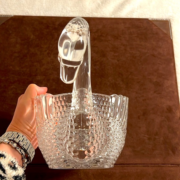 Elegant Glass Swan Bowl. NWOT - Picture 5 of 9
